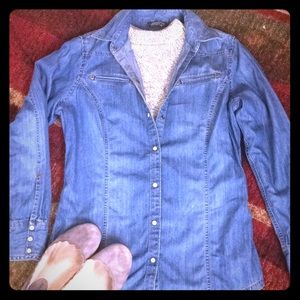 Eddie Bauer chambray boyfriend fit marble snap top